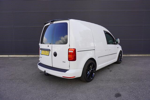Volkswagen CADDY 185pk Gechipt Trekhaak Apple carplay Cruise conrol Airco 18" Velgen Spoiler