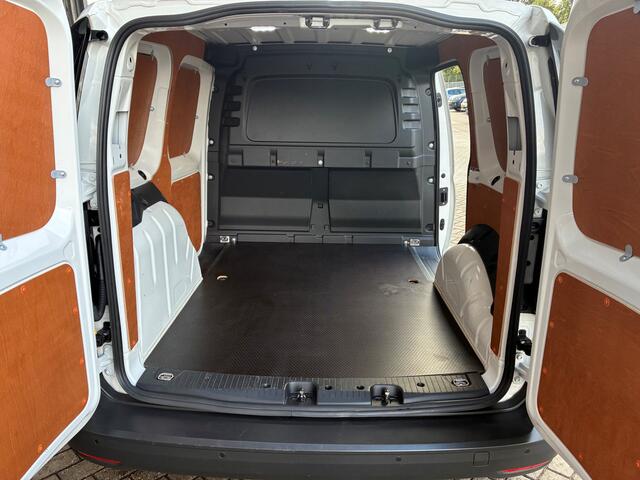 Volkswagen CADDY Cargo 2.0 TDI Comfort / Navigatie / 18" LM-velgen / Betimmering