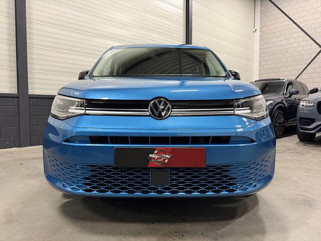 Volkswagen CADDY MAXI 1.5 TSI DSG 7p. PANO/TREKHAAK/VIRTUAL/LED/ACC/CAMERA/LEER-ALCANTARA SP.STOELEN/18"LMV/2XSCHUIFDEUR/KLEUR COSTA AZUL METALLIC/UNIEKE AUTO