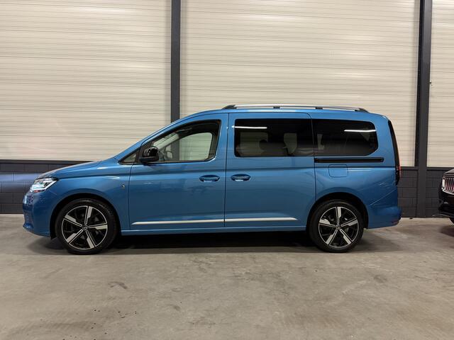 Volkswagen CADDY MAXI 1.5 TSI DSG 7p. PANO/TREKHAAK/VIRTUAL/LED/ACC/CAMERA/LEER-ALCANTARA SP.STOELEN/18"LMV/2XSCHUIFDEUR/KLEUR COSTA AZUL METALLIC/UNIEKE AUTO