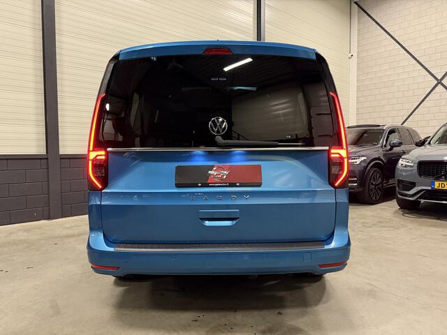 Volkswagen CADDY MAXI 1.5 TSI DSG 7p. PANO/TREKHAAK/VIRTUAL/LED/ACC/CAMERA/LEER-ALCANTARA SP.STOELEN/18"LMV/2XSCHUIFDEUR/KLEUR COSTA AZUL METALLIC/UNIEKE AUTO