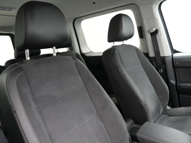 Volkswagen CADDY MAXI 1.5 TSI Style DSG Dealer O.H | Adaptive Cruise | Trekhaak Afn. | Apple Carplay | Camera | Alcantara Sportstoelen | LED Koplampen | Virtual | DAB | 17"L.M |