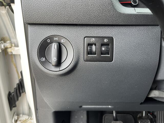 Volkswagen CADDY MAXI 2.0 TDI L2H1 Euro 6 Airco Trekhaak 1400kg trekgewicht Telefoonverbinding Achterruitrij camera Zijruit rechts Lichtmetalen velgen Bpm vrij voor particulier gebruik!!