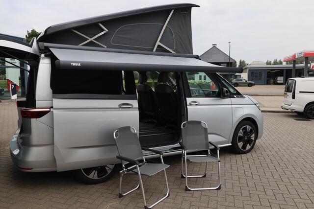 Volkswagen CALIFORNIA 180KW-245PK, Hybride, Camper, Standkachel, Keuken met Koelkast, gaspit, stromend water, 230V, elektrisch hef dak, Luifel, slaapmogelijkheid 2 persoon bed, 4 zitplaatsen, watertank, handdouche, vele opberg mogelijkheden,