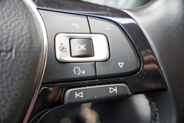 Volkswagen CARAVELLE 2.0 TDI 150PK DSG L2H1 9 Persoons Trekhaak NAVI