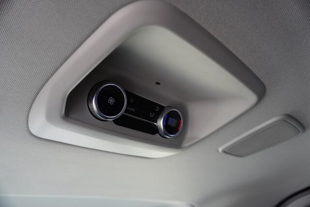 Volkswagen CARAVELLE Elektrisch E-Caravelle 32 L1H1 Style 2 Schuifdeuren 64 kWh 9 persoons LED Apple Carplay Camera ACC Cruise control Digitaal Dashboard