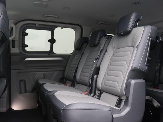 Volkswagen CARAVELLE 2.5 L2H1 eHybrid Style 233PK Aut. incl. BTW en BPM, Leder, 360gr. Camera, Navi, Side Assist, Keyless, Matrix-LED Koplampen, Adaptieve Cruise Control, Trekhaak, 17" LM Velgen, 8-zitpl., Stoel-stuurverwarming