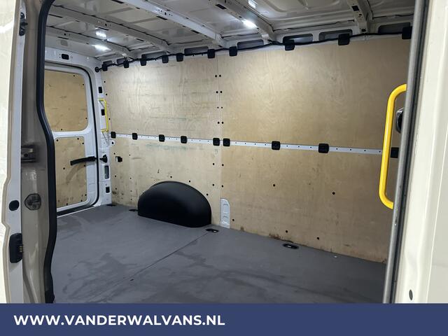 Volkswagen CRAFTER 2.0 TDI L3H2 L2H1 Euro6 Airco | Camera | Apple Carplay | Android Auto Parkeersensoren, Bijrijdersbank
