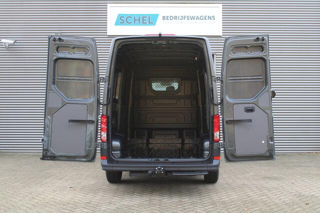 Volkswagen CRAFTER 35 2.0 TDI L3H3 177pk - Facelift - 2x Schuifdeur - Navigatie - LED - Geveerde stoel - Virtual cockpit - Camera - Trekhaak - Stoelverwarming - Rijklaar