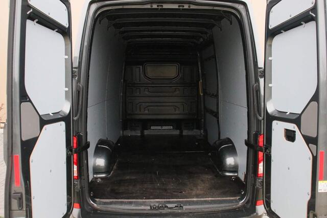 Volkswagen CRAFTER 30 2.0 TDI 140PK L3H3 Comfortline | 3-zits | Parkeersensoren voor/achter | Verwarmbare voorruit | Cruise