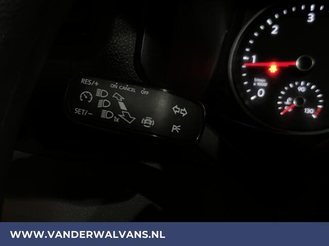 Volkswagen CRAFTER 2.0 TDI 141pk L3H3 L2H2 Euro6 Airco | Camera | Apple Carplay | Android Auto Chauffeursstoel, Cruisecontrol
