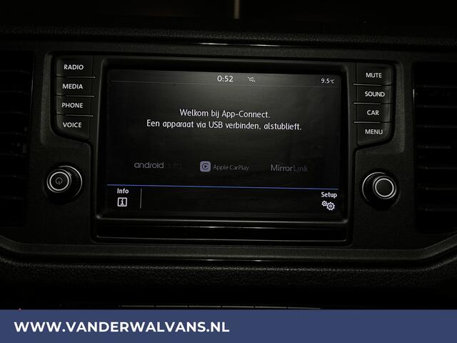 Volkswagen CRAFTER 2.0 TDI 141pk L3H3 L2H2 Euro6 Airco | Camera | Apple Carplay | Android Auto Chauffeursstoel, Cruisecontrol
