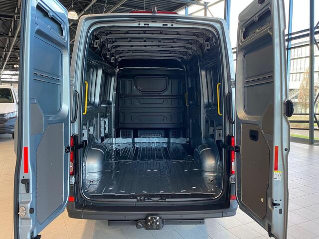 Volkswagen CRAFTER Bedrijfswagens 2.0 35 TDI L3H3 Highline 103kW 140pk 8 versn. auto | Navigatiesysteem Discover Media met 10,4" Touch-kleurendisplay | Volwaardig reservewiel | Middelhoog dak | LED-laadruimteverlichting |