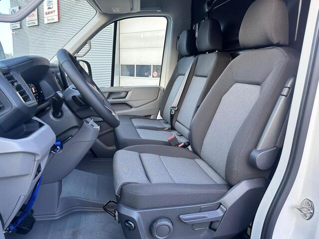 Volkswagen CRAFTER Bestelwagen 30 2.0 TDI 140pk automaat L3H3 Highline parkeerhulp V+A I Airco I Cruise control I Vierseizoensbanden I App connect I