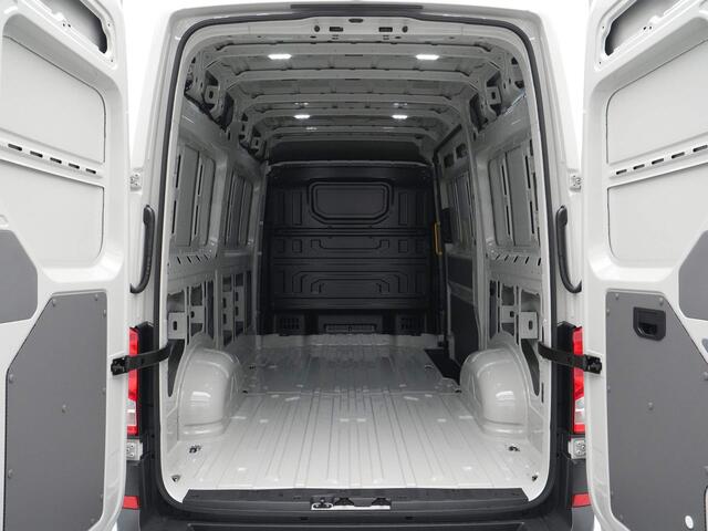 Volkswagen CRAFTER 2.0 TDI 103kW 140PK GVW 3.5T L3H3 Exclusive AUT BPM vrij!