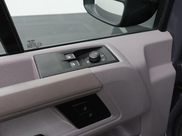 Volkswagen CRAFTER 2.0TDI 140PK L3H2 Highline | 3-Persoons | Navigatie | Camera | Betimmering