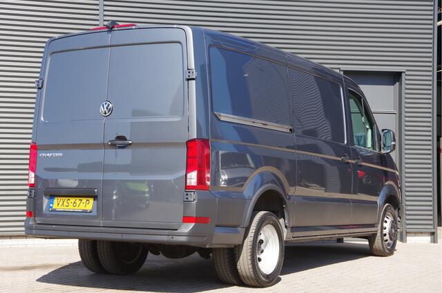 Volkswagen CRAFTER 50 2.0 TDI L3H2 (L2H1) 177PK AUT. 3.5T TREKGEW. DUBBEL LUCHT, CAMERA, NAVI, CRUISE, AIRCO, STOELVERWARMING, DUBBEL LUCHT