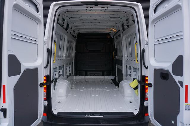 Volkswagen CRAFTER 35 | L3H3 | Facelift | 5 jaar garantie | Geveerde stoel | LED koplampen | Camera | Cruise | PDC