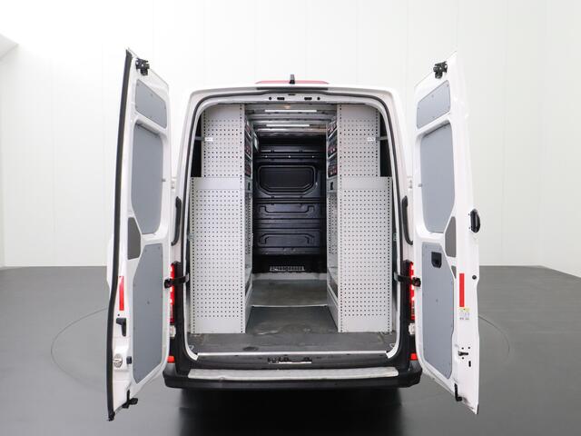 Volkswagen CRAFTER 2.0TDI 140PK DSG Automaat L3H3 | Kastinrichting | Navigatie | Camera | Airco | Cruise