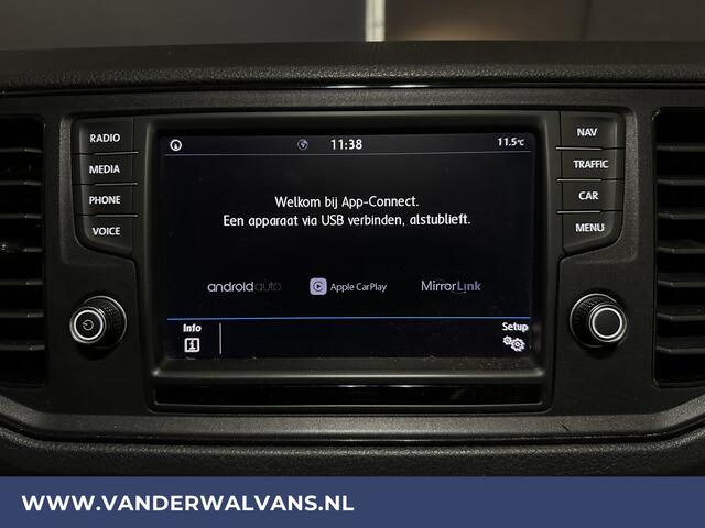 Volkswagen CRAFTER 2.0 TDI 141pk L3H2 L2H1 Euro6 Airco | Camera | Navigatie | 3000kg Trekhaak | Imperiaal Apple Carplay, Android Auto, Parkeersensoren, Bijrijdersbank