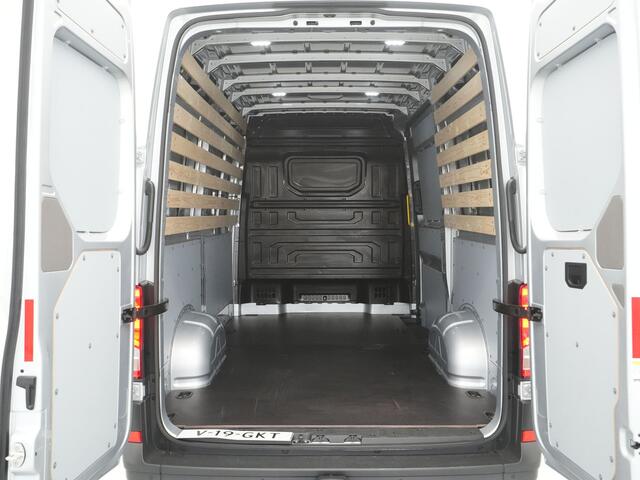 Volkswagen CRAFTER 35 2.0 TDI L3H3 Highline EURO VI Navi via App Camera Trekhaak Voorruitverwarming