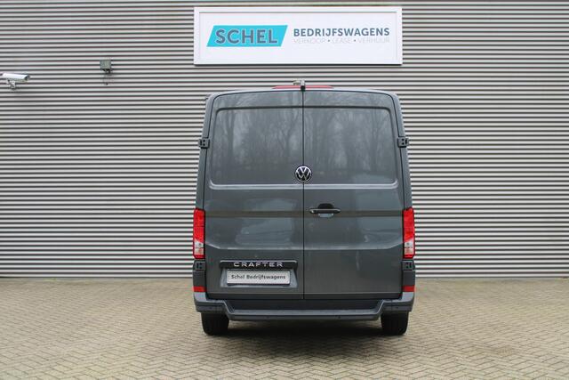 Volkswagen CRAFTER 35 2.0 TDI L3H2 177pk - Facelift - 2x Schuifdeur - Navigatie - LED - Geveerde stoel - Virtual cockpit - Camera - Verwarmd stuur - Stoelverwarming - Rijklaar