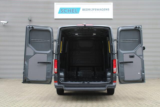 Volkswagen CRAFTER 35 2.0 TDI L3H2 177pk - Facelift - 2x Schuifdeur - Navigatie - LED - Geveerde stoel - Virtual cockpit - Camera - Verwarmd stuur - Stoelverwarming - Rijklaar