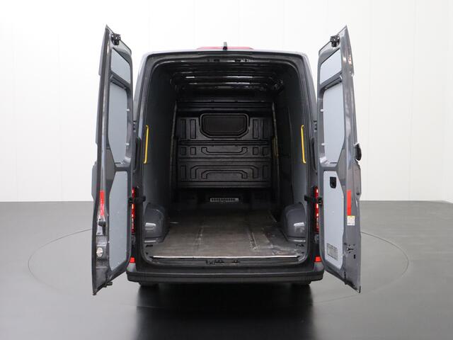 Volkswagen CRAFTER 2.0TDI 177PK L3H3 | Naviagtie | Camera | 3-Persoons | Betimmering | Airco | Cruise