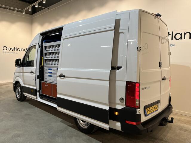 Volkswagen CRAFTER 35 2.0 TDI L3H3 180 PK Servicebus / Sortimo Inrichting / Euro 6 / Schuifdeur L + R / 220V. / Airco / Cruise Control / Camera / Trekhaak 3000 KG. / CarPlay / Navigatie