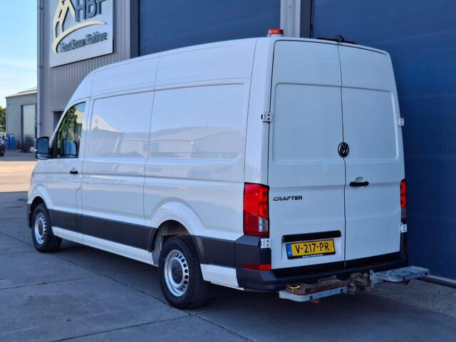 Volkswagen CRAFTER 35 2.0 TDI L3H3 Highline AIRCO / CRUISE CONTROLE / NAVI / CAMERA / TREKHAAK / CARPLAY