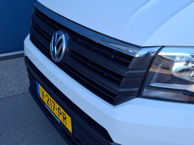 Volkswagen CRAFTER 35 2.0 TDI L3H3 Highline AIRCO / CRUISE CONTROLE / NAVI / CAMERA / TREKHAAK / CARPLAY