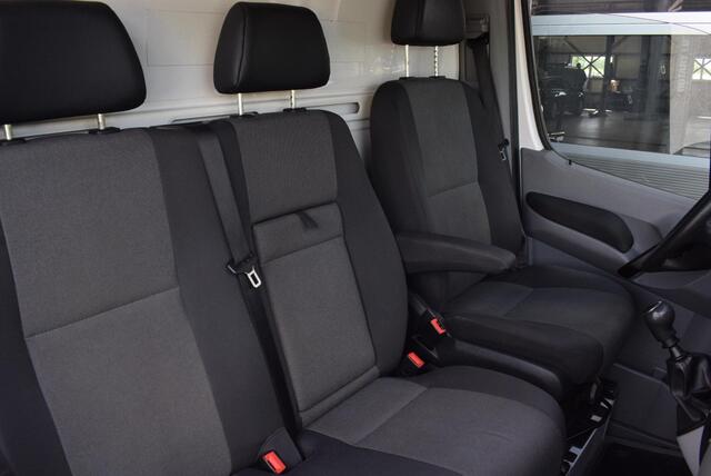 Volkswagen CRAFTER Bakwagen 2.0 TDI 163pk H6 Laadklep Trekhaak Camera Navigatie