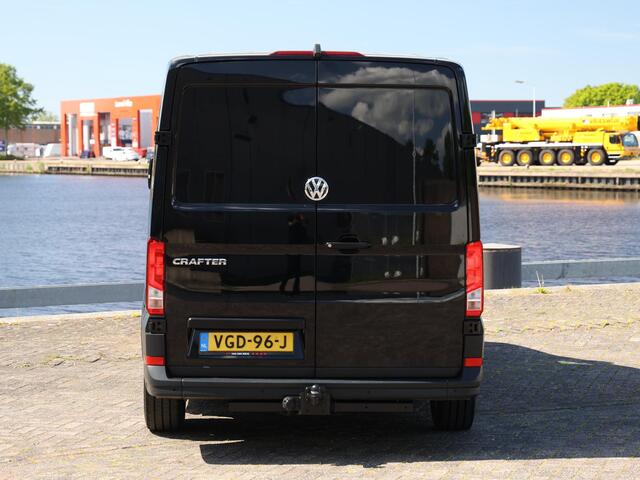 Volkswagen CRAFTER 2.0 TDI 140 PK Automaat L3H2 Exclusive | LED | Navi | ACC | 17" Lichtmetalen Velgen | Sidebars | Trekhaak | Airco |