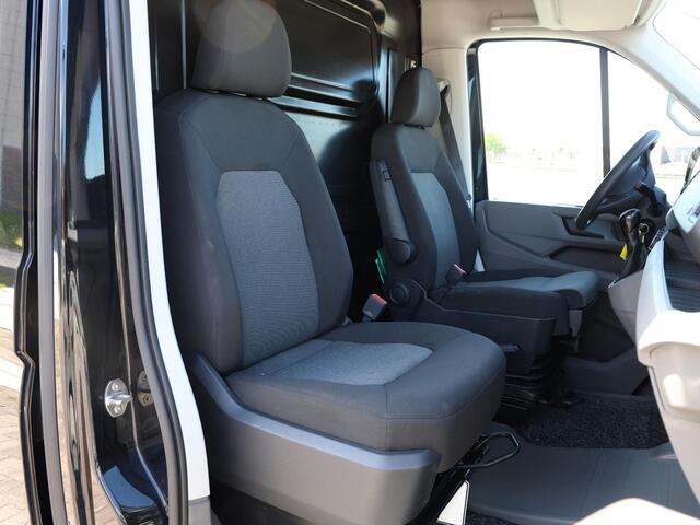 Volkswagen CRAFTER 2.0 TDI 140 PK Automaat L3H2 Exclusive | LED | Navi | ACC | 17" Lichtmetalen Velgen | Sidebars | Trekhaak | Airco |