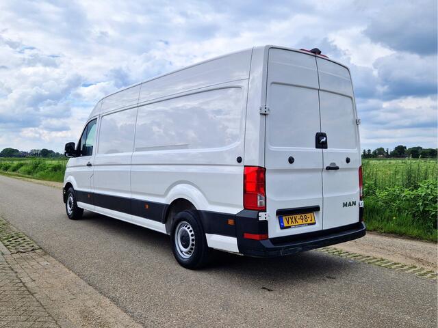 Volkswagen CRAFTER 35 2.0 TDI L4H3 - 140 Pk - Euro 6 - ParkeerCamera - Airco - AppleCarplay AndroidAuto