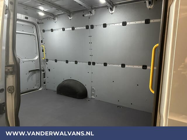 Volkswagen CRAFTER 2.0 TDI 140 pk L3H3 L2H2 Euro6 Airco | PDC | 3000kg trekvermogen | Apple Carplay Android Auto, Parkeersensoren, Bijrijdersbank