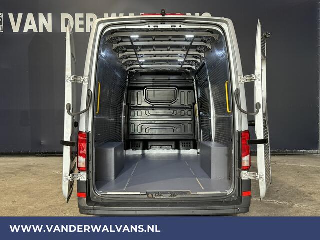 Volkswagen CRAFTER 2.0 TDI 140 pk L3H3 L2H2 Euro6 Airco | Camera | 3000kg trekvermogen | Apple Carplay Android Auto, CruiseControl, Parkeersensoren, Chauffeursstoel, Bijrijdersbank