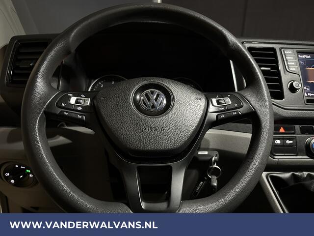 Volkswagen CRAFTER 2.0 TDI 140 pk L3H3 L2H2 Euro6 Airco | Camera | 3000kg trekvermogen | Apple Carplay Android Auto, CruiseControl, Parkeersensoren, Chauffeursstoel, Bijrijdersbank
