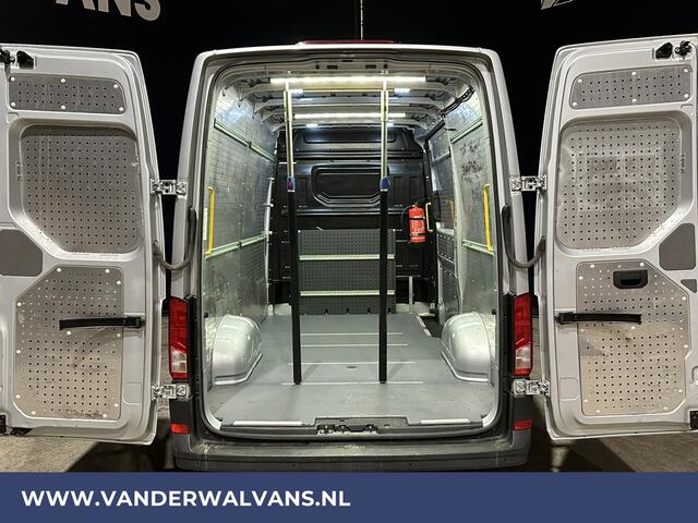Volkswagen CRAFTER 2.0 TDI 140 pk L3H3 L2H2 Euro6 ** Airco | 3000kg Trekvermogen | Cruisecontrol | Parkeersensoren Bijrijdersbank, verwarmde voorruit, multimedia voorbereiding