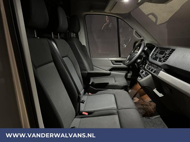 Volkswagen CRAFTER 2.0 TDI 140 pk L3H3 L2H2 Euro6 ** Airco | 3000kg Trekvermogen | Cruisecontrol | Parkeersensoren Bijrijdersbank, verwarmde voorruit, multimedia voorbereiding