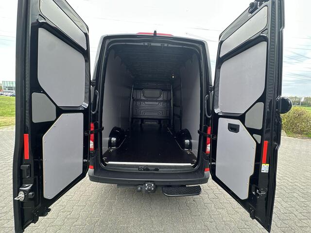 Volkswagen CRAFTER 2.0 TDI 140pk L3H3 Comfortline | Navigatie | Camera | Trekhaak | Sidebars | Betimmering
