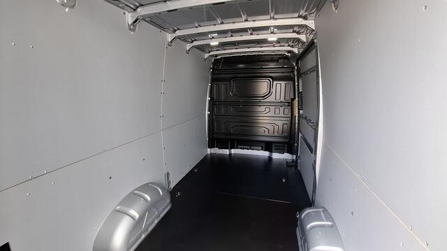 Volkswagen CRAFTER 35 2.0 TDI L3H3 Exclusive 177 pk Automaat