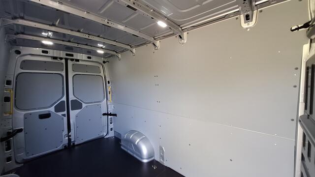Volkswagen CRAFTER 35 2.0 TDI L3H3 Exclusive 177 pk Automaat