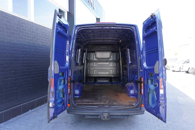Volkswagen CRAFTER 2.0 TDI 140PK L3H3 Automaat EURO 6 - Airco - Navi - Cruise - ¤ 16.950,- Excl.