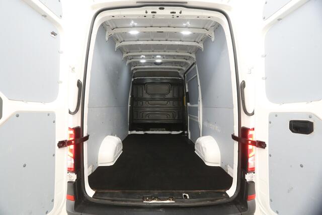 Volkswagen CRAFTER 35 2.0 TDI L3H3 | 140PK | 3000KG Trekgew. Trekhaak | Airco Cruise 3 Persoons Imperiaal Elektrpakket