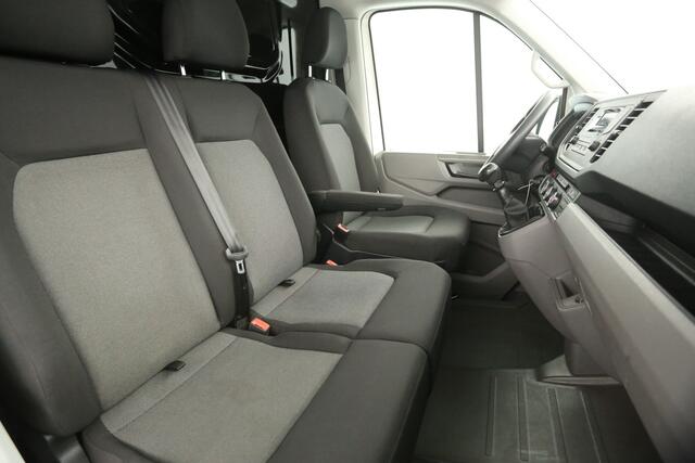 Volkswagen CRAFTER 35 2.0 TDI L3H3 | 140PK | 3000KG Trekgew. Trekhaak | Airco Cruise 3 Persoons Imperiaal Elektrpakket