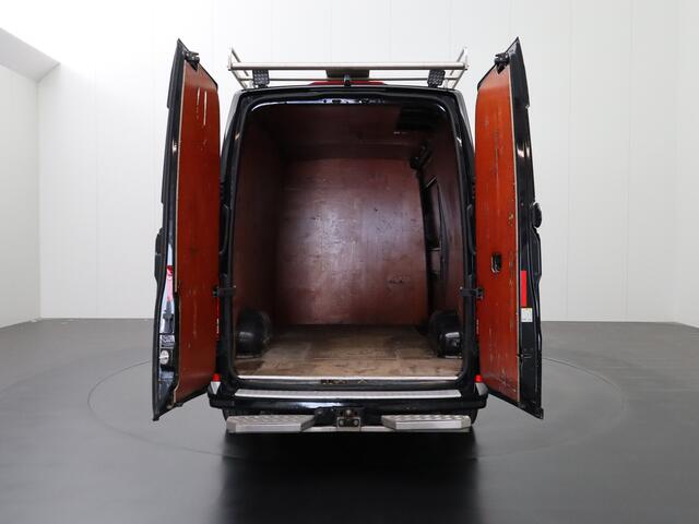 Volkswagen CRAFTER 2.0TDI 140PK DSG Automaat L3H3 | Imperiaal | Trekhaak | Airco | Navigatie | Camera | 3-Persoons