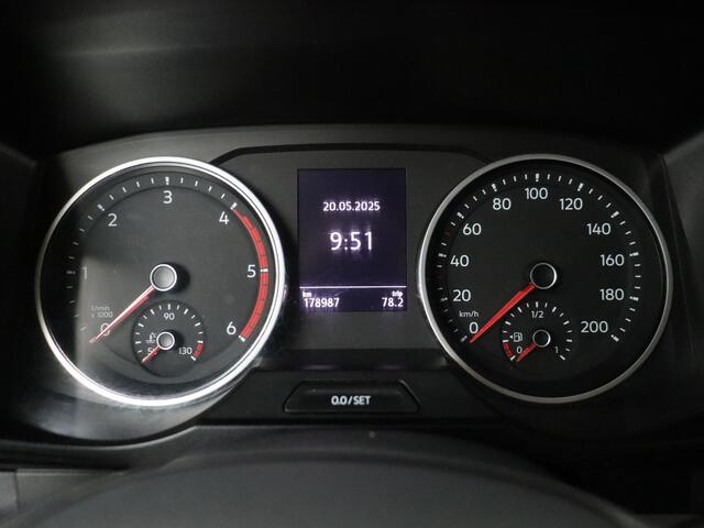 Volkswagen CRAFTER 2.0TDI 140PK DSG Automaat L3H3 | Imperiaal | Trekhaak | Airco | Navigatie | Camera | 3-Persoons