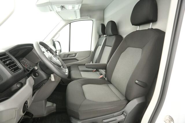 Volkswagen CRAFTER 30 2.0 TDI L3H2 140PK 3000KG Trekgew. Automaat Airco Cruise Carplay DSG 3 Persoons Elektrpakket Schuifdeur