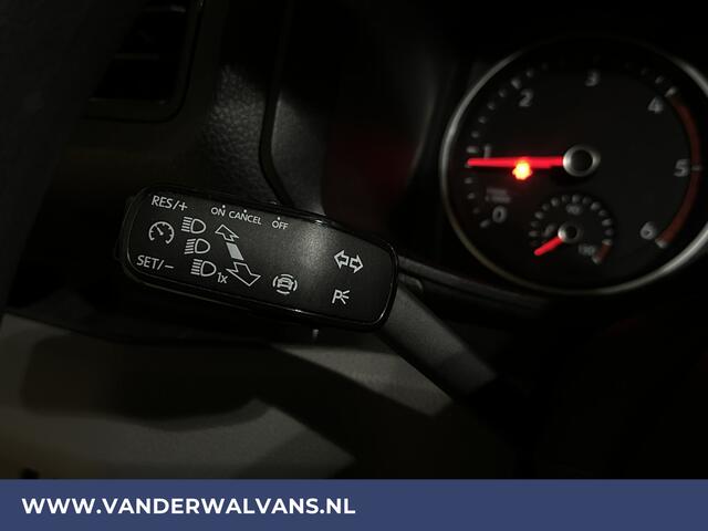 Volkswagen CRAFTER 2.0 TDI 141pk L3H3 L2H2 Euro6 Airco | Camera | Apple Carplay | Android Auto | Cruisecontrol Chauffeursstoel